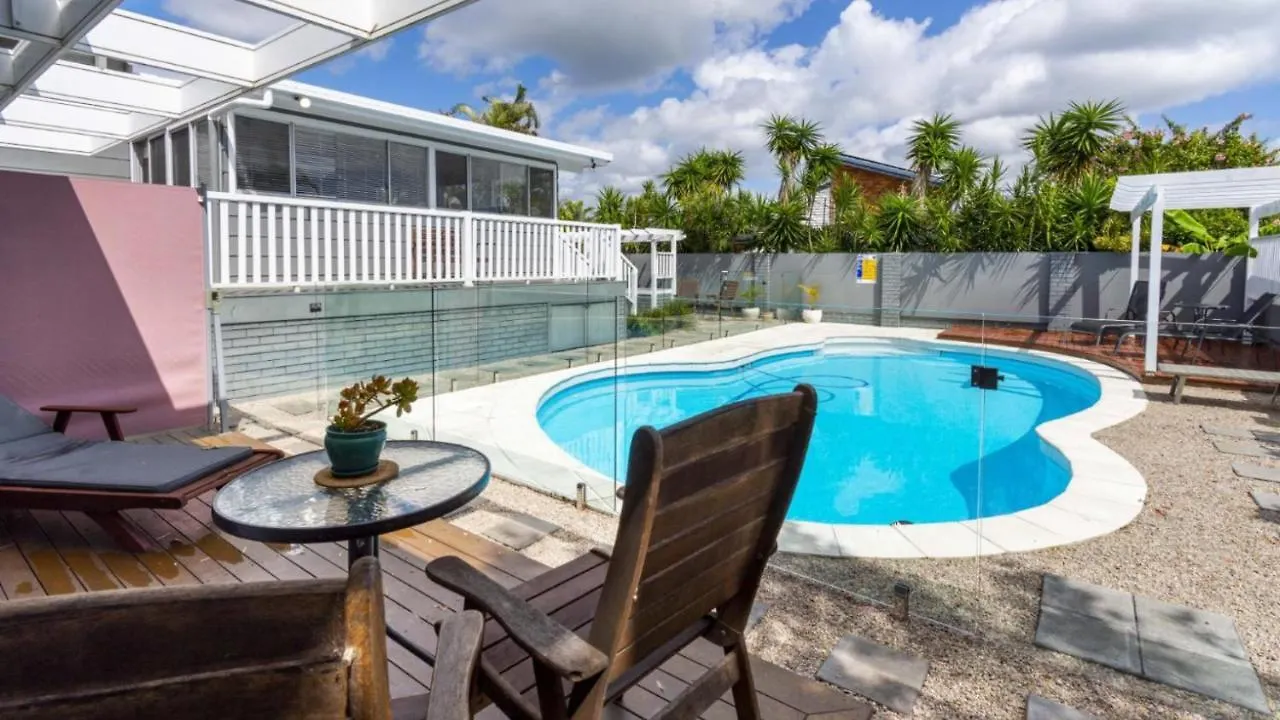 Family Home With Pool And Guest House Banksia Beach