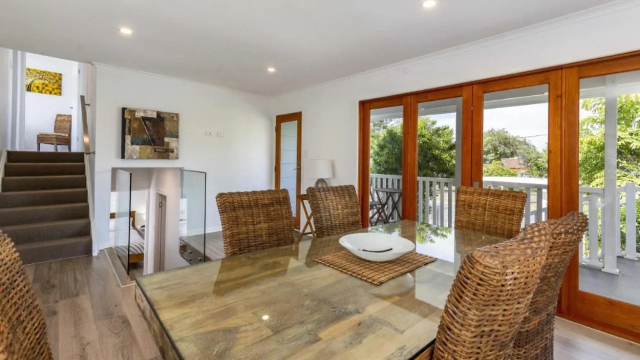 Family Home With Pool And Guest House Banksia Beach Australia