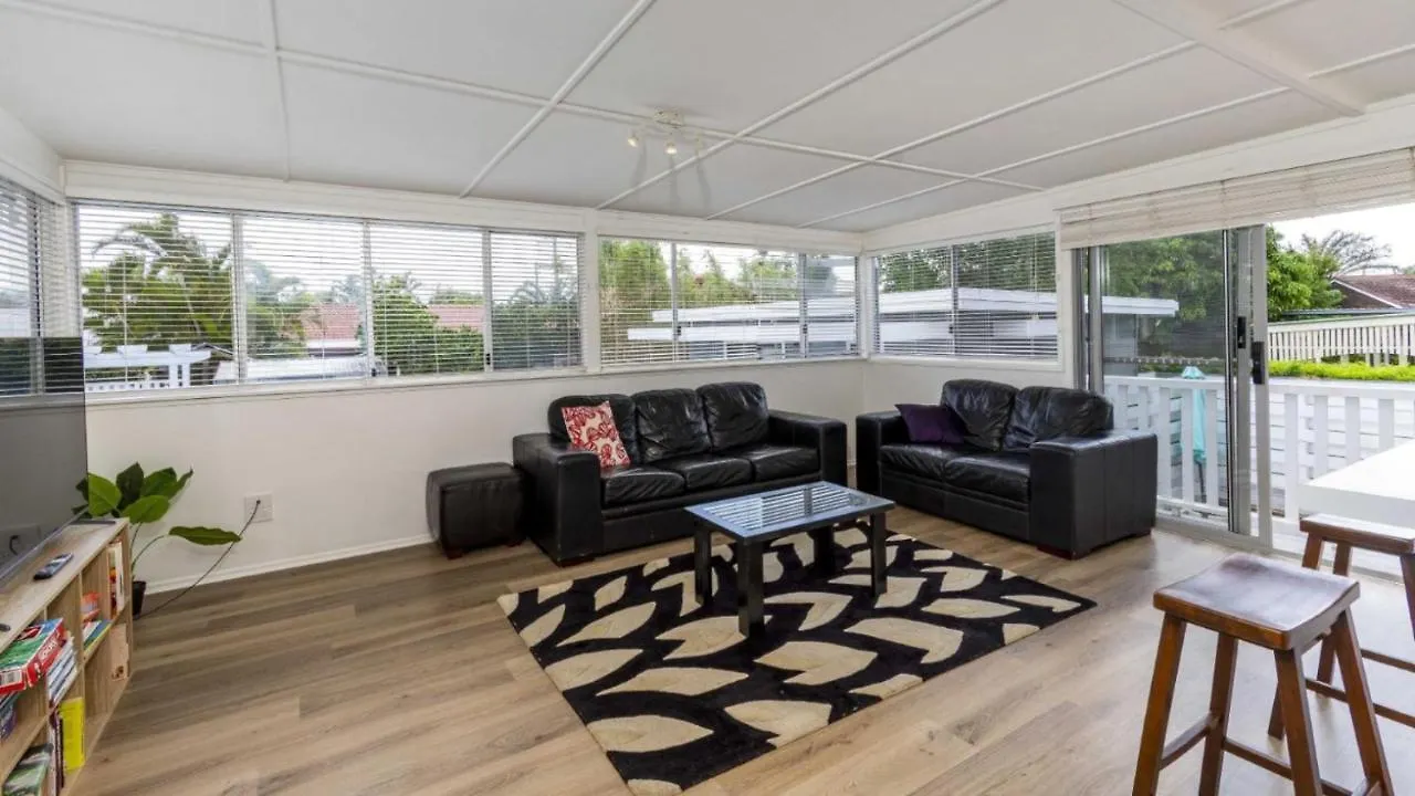 Family Home With Pool And Guest House Banksia Beach Holiday home