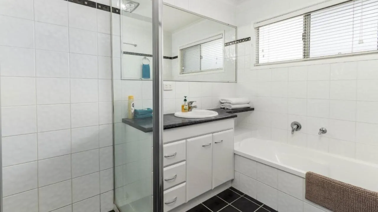 Holiday home Family Home With Pool And Guest House Banksia Beach