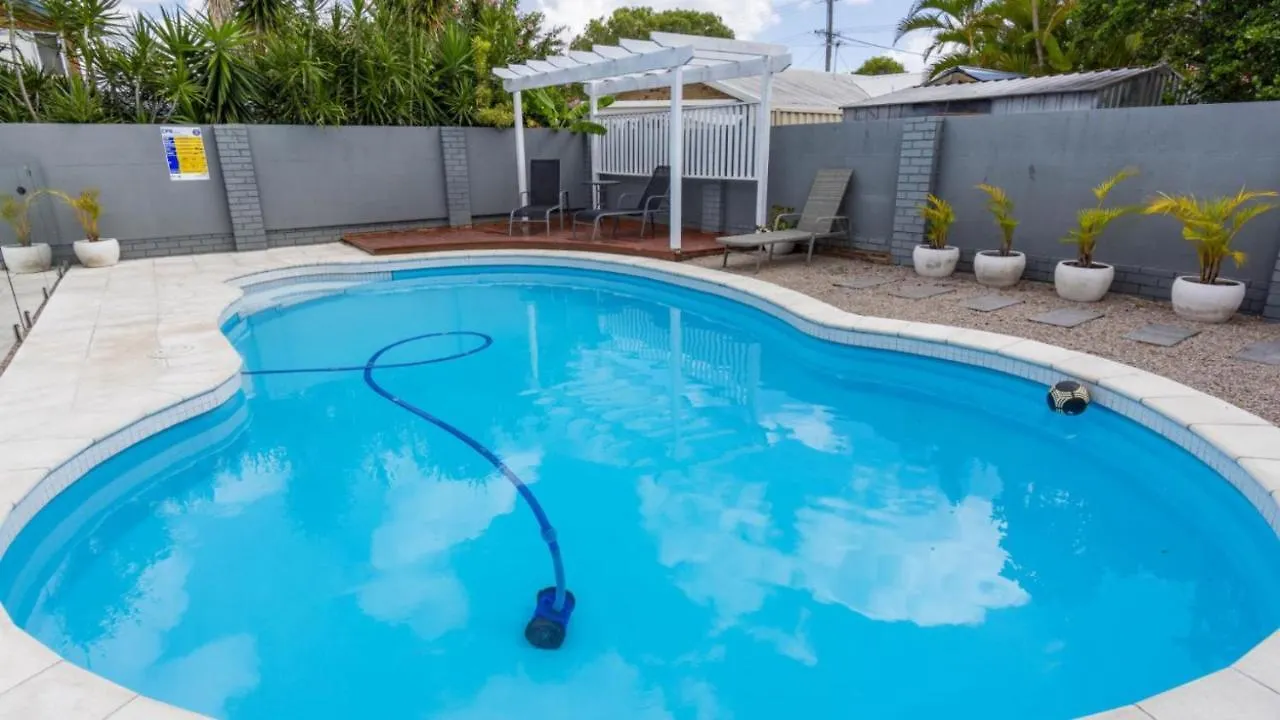 Holiday home Family Home With Pool And Guest House Banksia Beach