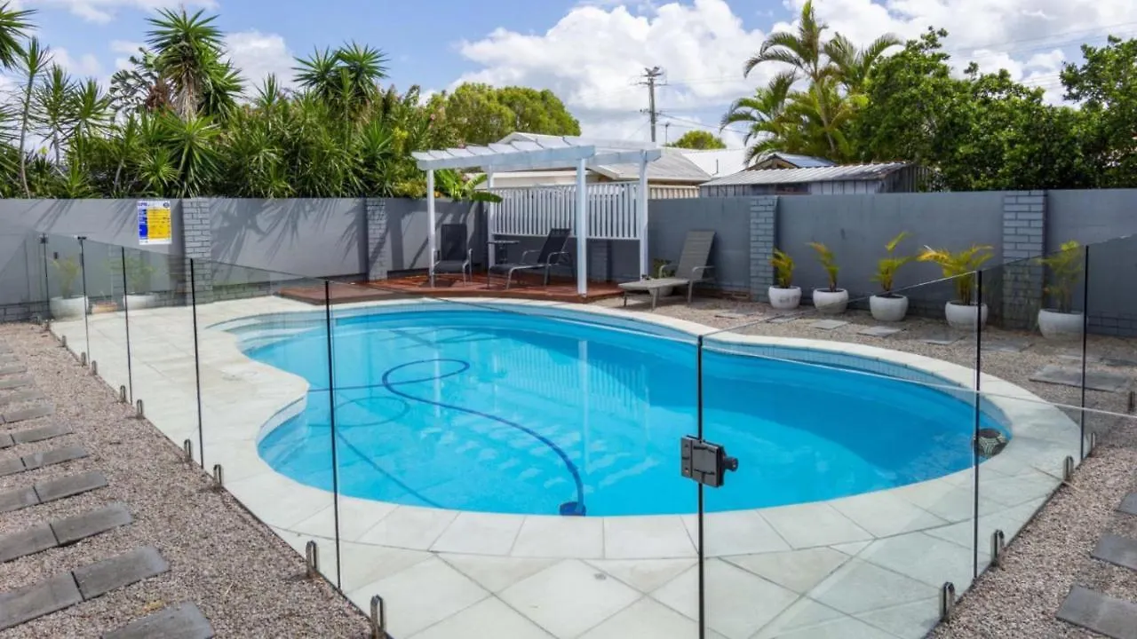 Family Home With Pool And Guest House Banksia Beach 0*,