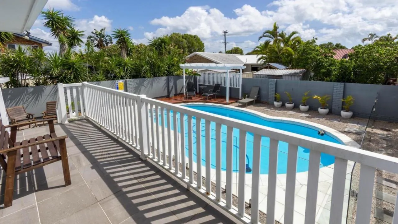 Family Home With Pool And Guest House Banksia Beach 0*,  Australia